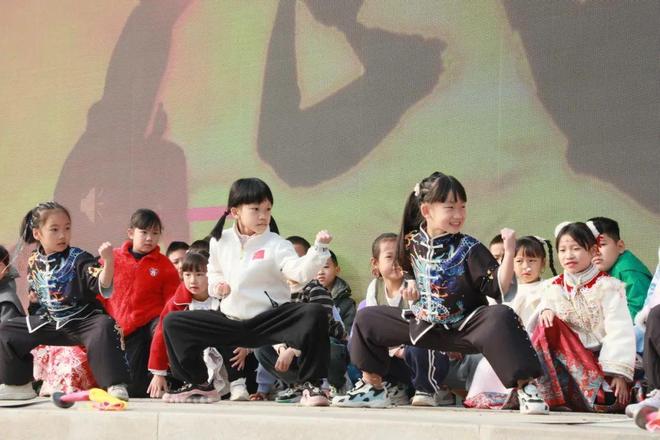 “好朋友”一起进入巴川情商大课堂开元棋牌试玩好友日｜300余名(图2)
